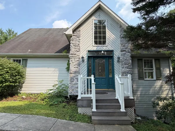 80 S Ben Hogan Dr, Etters, PA 17319
