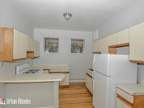 2nd image of 627 W Oakdale Ave #Ua2