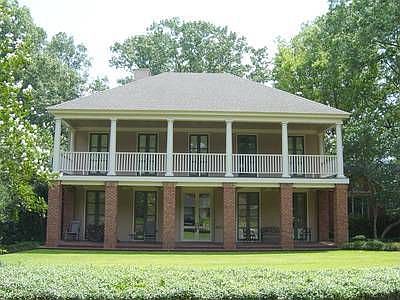 1st image of 2432 Hawthorn Dr