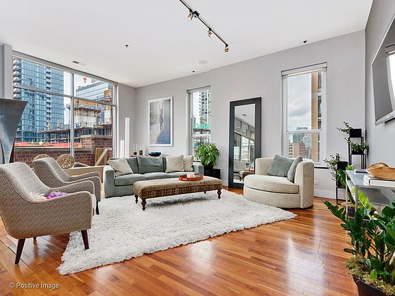5th image of 152 W Huron St Unit 600