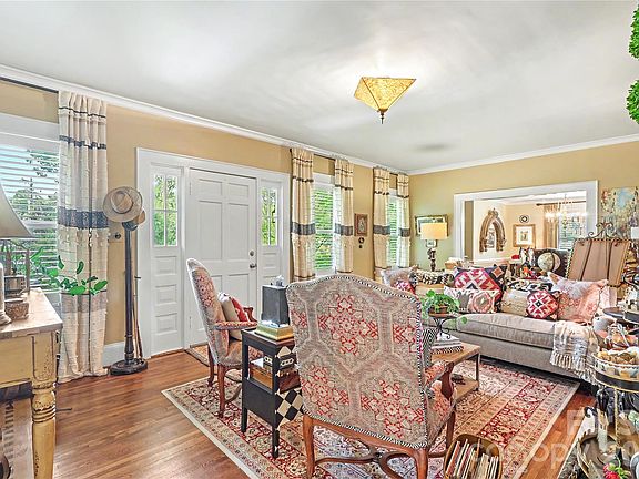 5th image of 2527 Sharon Rd