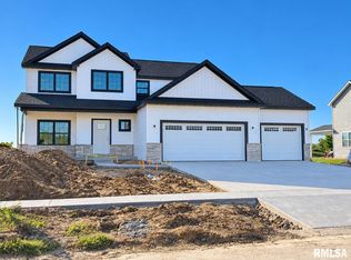 1815 Spartan Dr, Chatham, IL 62629