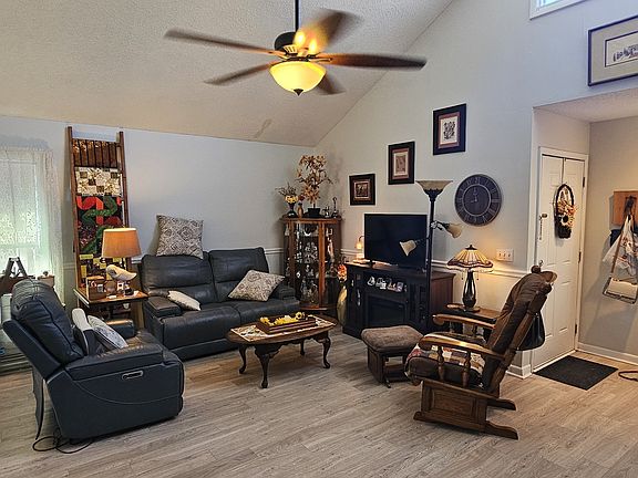 3rd image of 114 Valley Rd