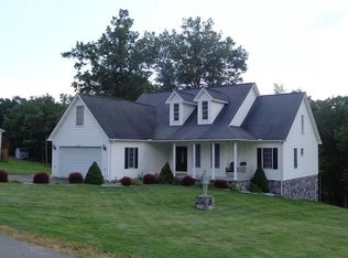 176 Shady Lake Dr, Shady Spring, WV 25918