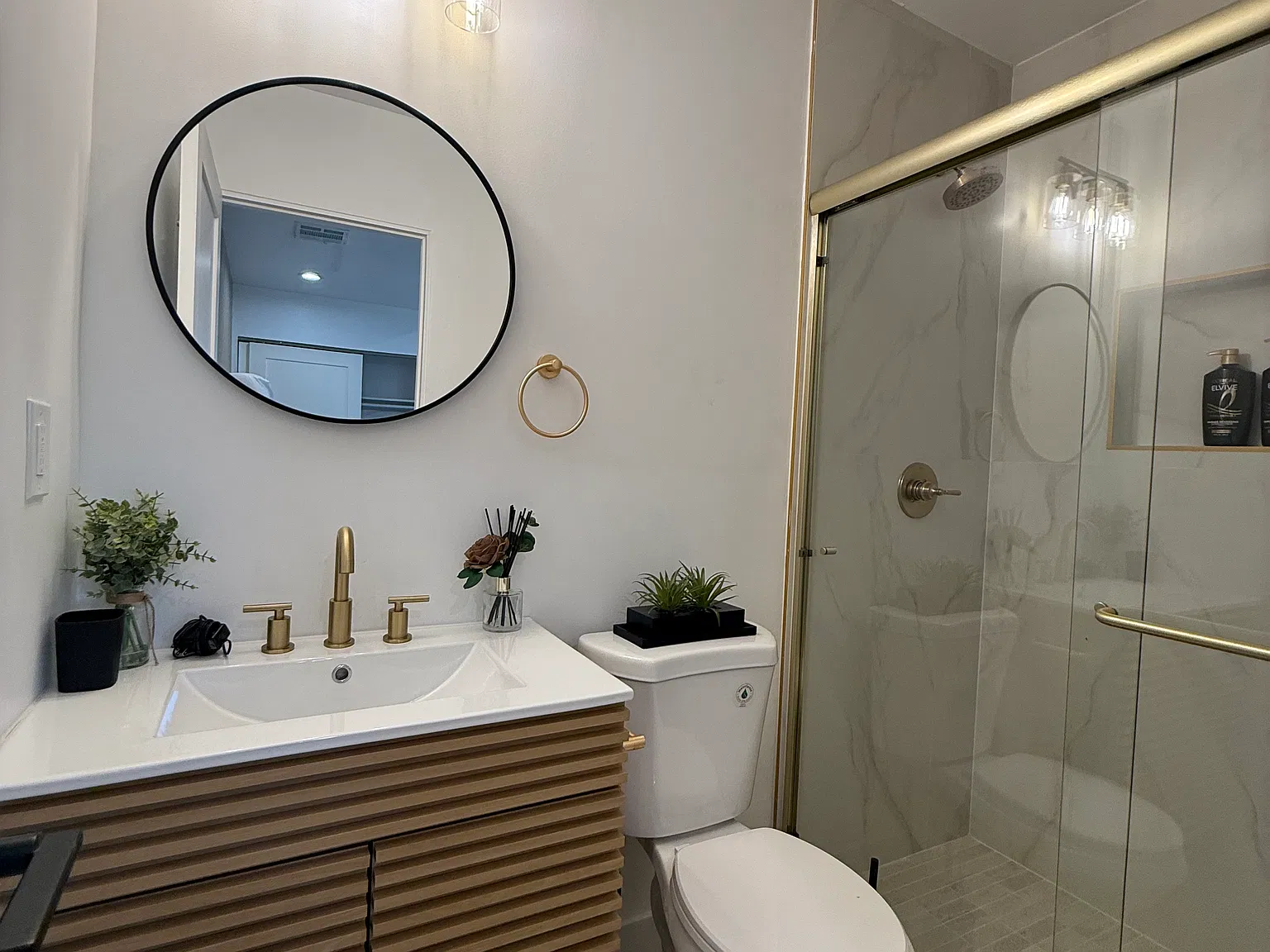 2 bed, 850 sqft, $2,990 — Photo 2