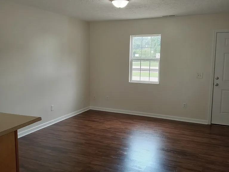 312 Kenova Ave — Photo 9