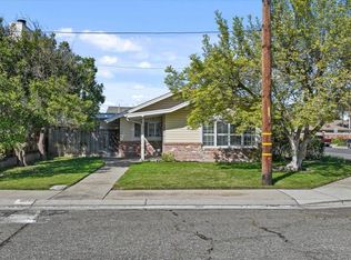 855 Sunrise Ave, Ripon, CA 95366