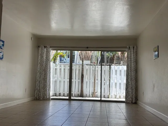 2 bed, 1.5 bath, 1110 sqft, $2,000 — Photo 2