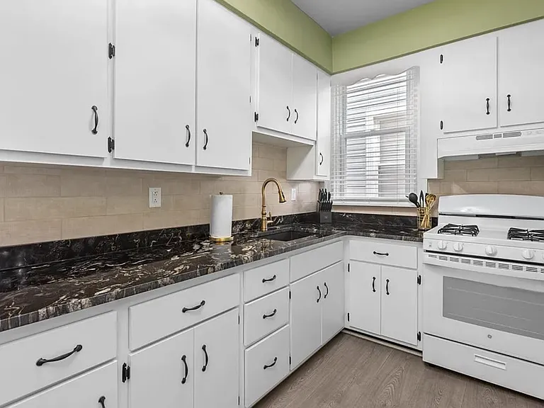 718 Washington St #1 — Photo 4