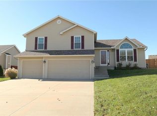 8422 NW Paris Ct, Kansas City, MO 64153