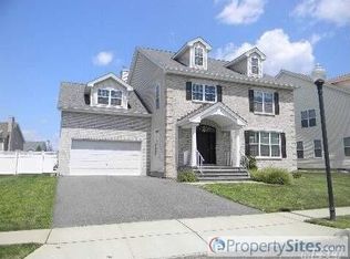 129 Breeley Blvd, Melville, NY 11747