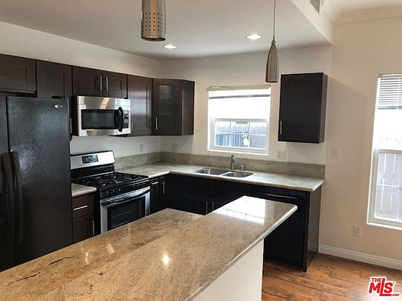 4th image of 629 N Poinsettia Pl