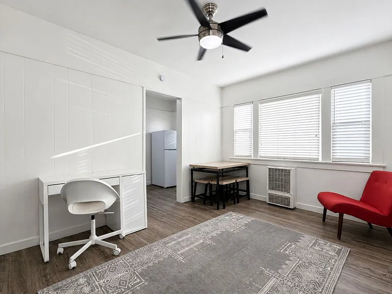 1706 Sherman Pl — Photo 3