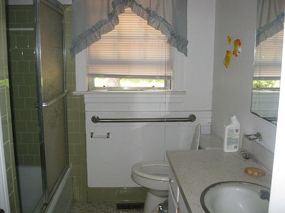 5th image of 604 Powell Dr