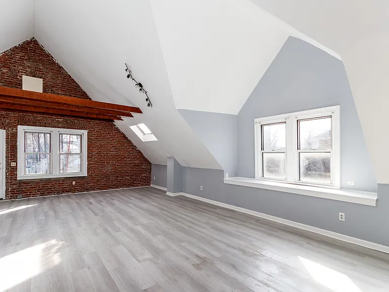 396 Sigourney St #3 — Photo 6