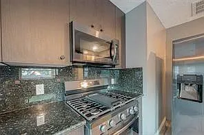 2122 Courtshire Ln — Photo 11