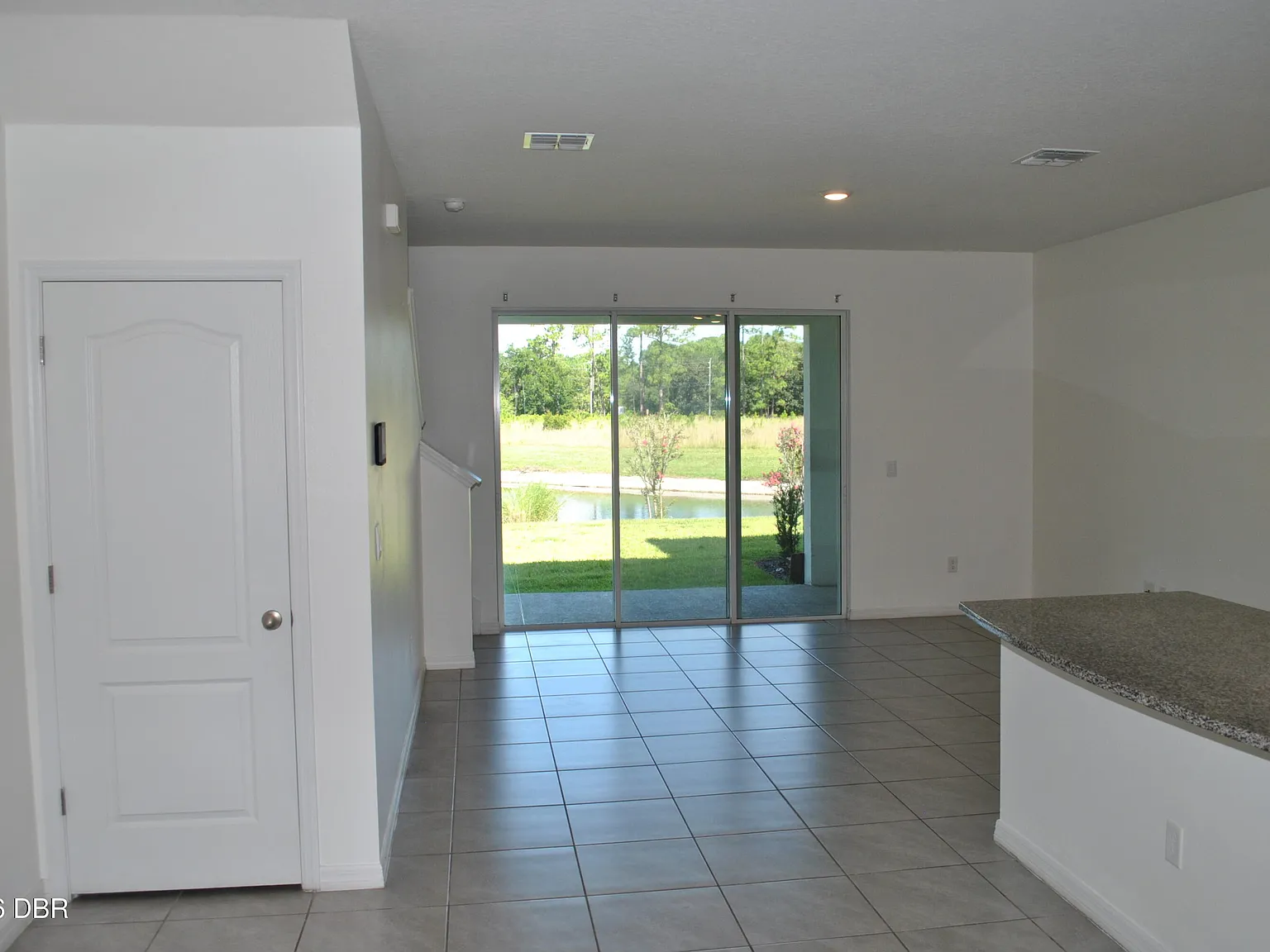3 bed, 2.5 bath, 1656 sqft, $2,200 — Photo 4