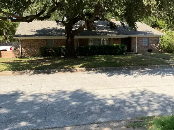 832 Overhill Dr, Hurst, TX 76053