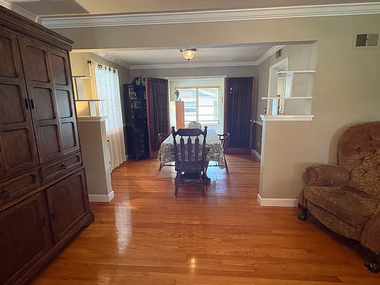 1135 Magnolia Ave — Photo 4
