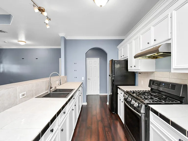 9006 Ledge St — Photo 7