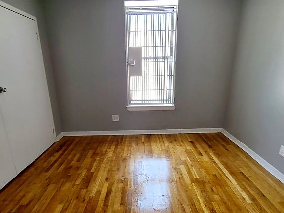 3rd image of 731 E 147th St #2
