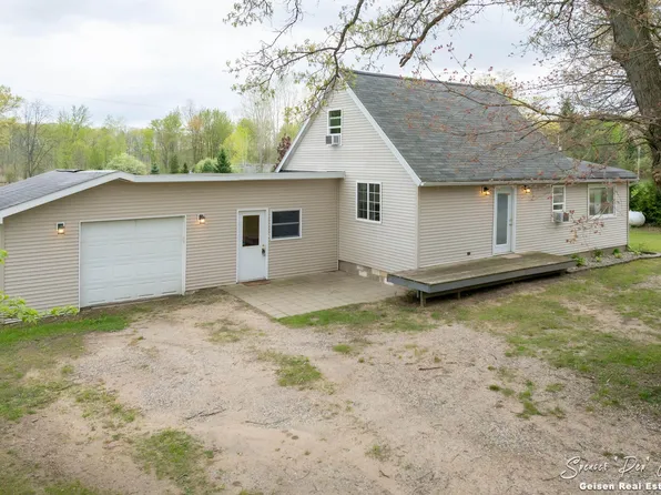 1739 Youngs Rd, Orleans, MI 48865