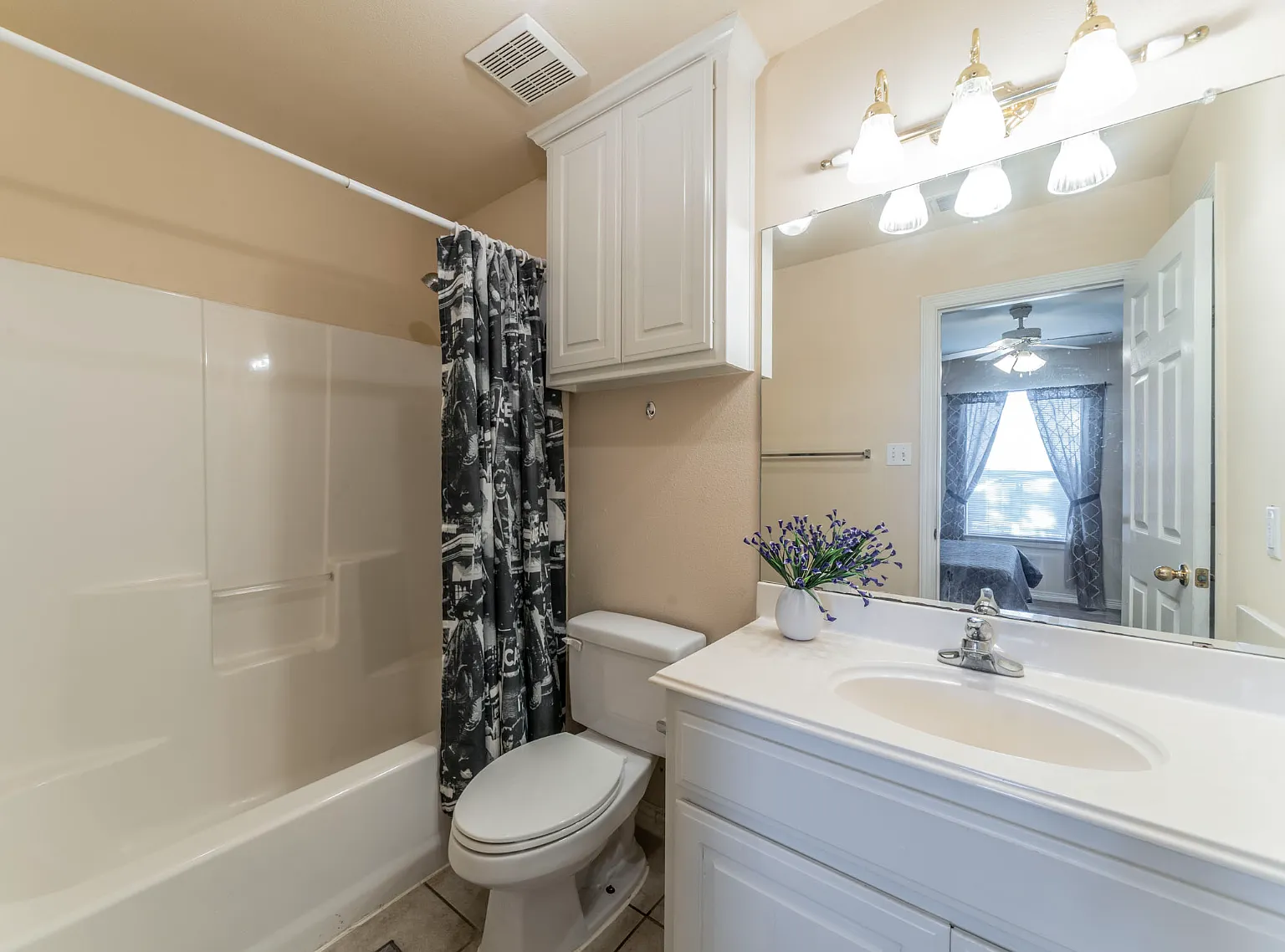 3 bed, 1250 sqft, $1,600 — Photo 3