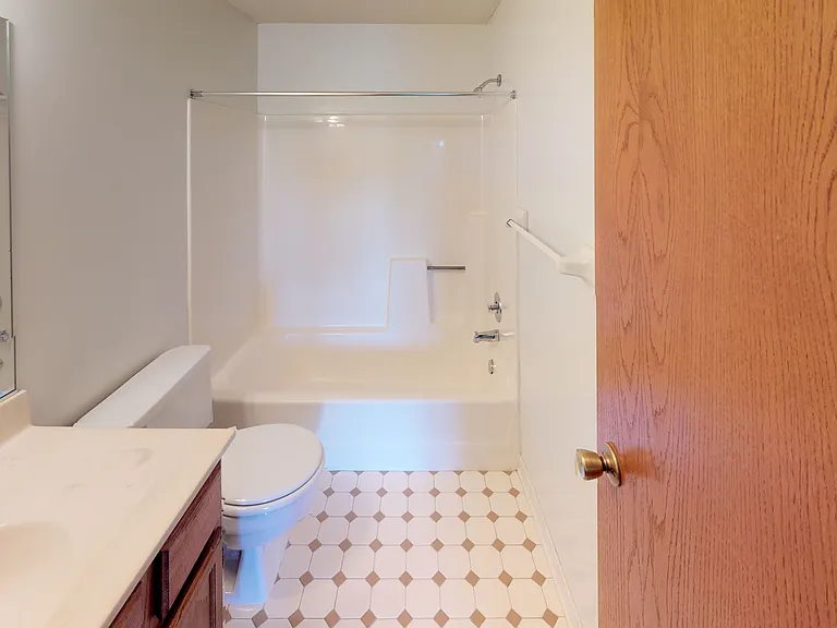 Lexington Heights Apartments — Photo 32