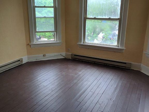 5th image of 179 N Lancaster St #B