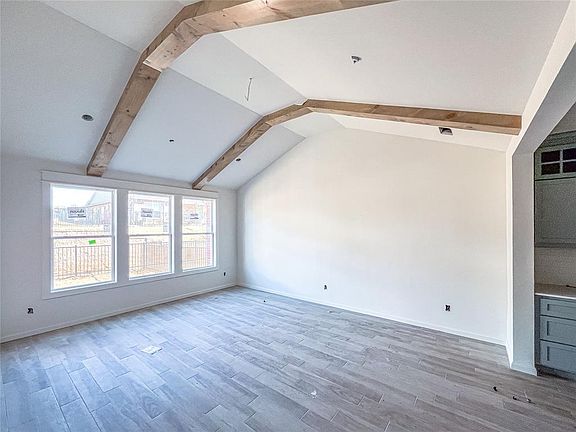4th image of 632 Montauk Way