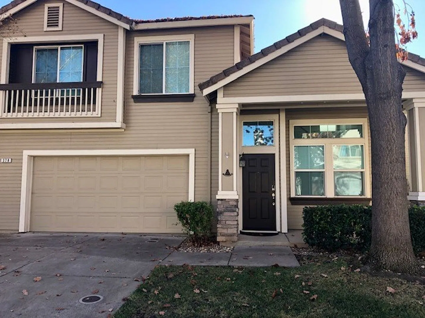 Folsom Natoma Station - 4 BR 2.5 BA — Photo 2