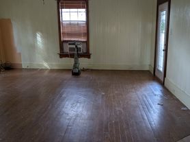 16102 E Lupon Rd, Saint Hedwig, TX