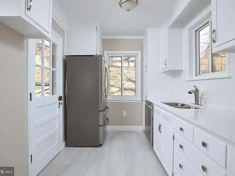 221 Dale Dr — Photo 11