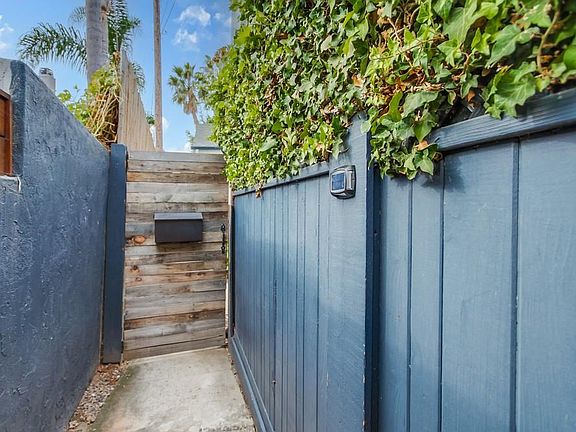 Street Entry Gate