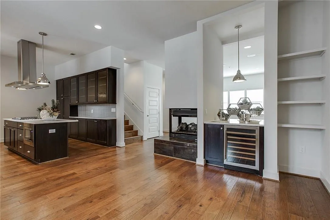 3 bed, 3.5 bath, 2300 sqft, $5,538 — Photo 1