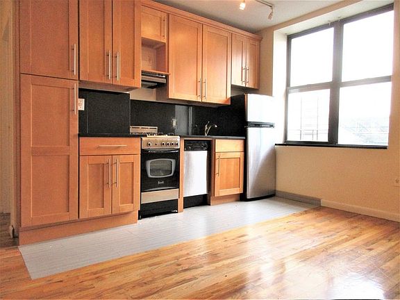 2nd image of 333 E 108th St APT 2A