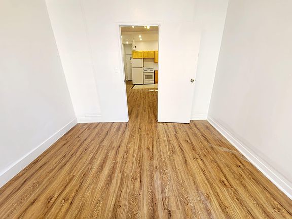 2nd image of 936 Boynton Ave #5