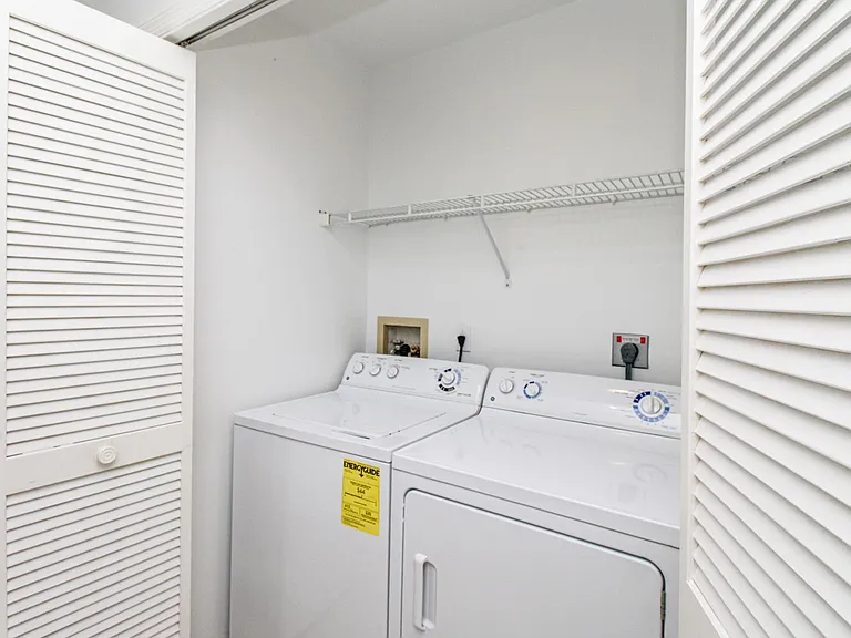 10201 Regent Cir — Photo 25