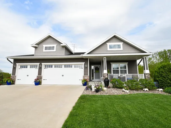 631 Nelson Dr, Wanamingo, MN 55983
