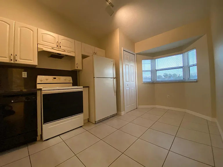 1260 SE 29th St #203 — Photo 5