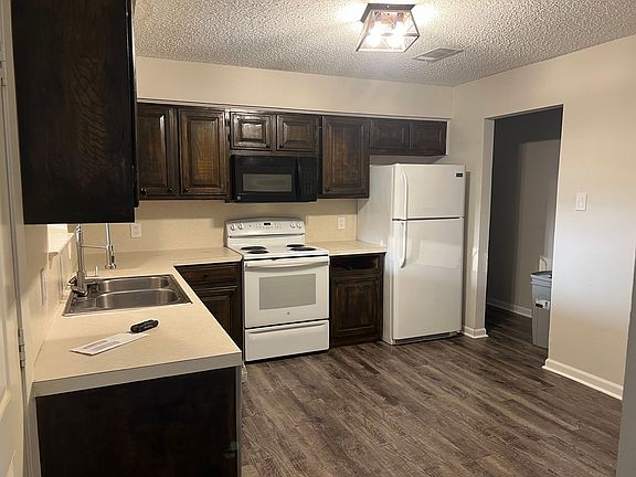 2nd image of 120 Linda Ln #120