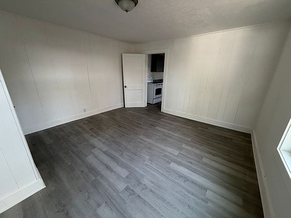 5th image of 202 Woodward St NE