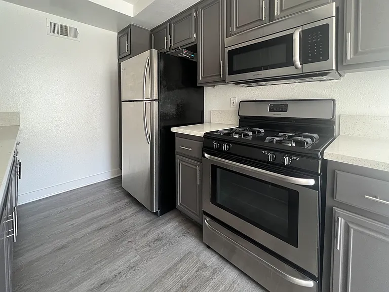 4077-4083 Tujunga Ave #202 — Photo 5