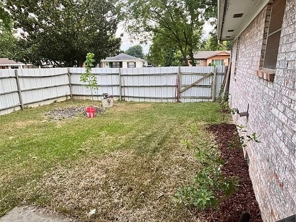 3rd image of 1110 Eastwood Dr
