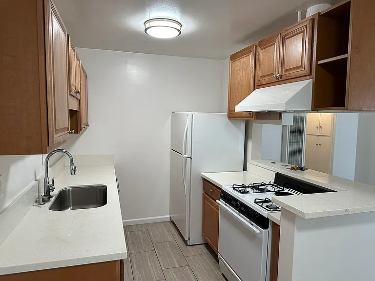 1234 S Saltair Ave #4 — Photo 4
