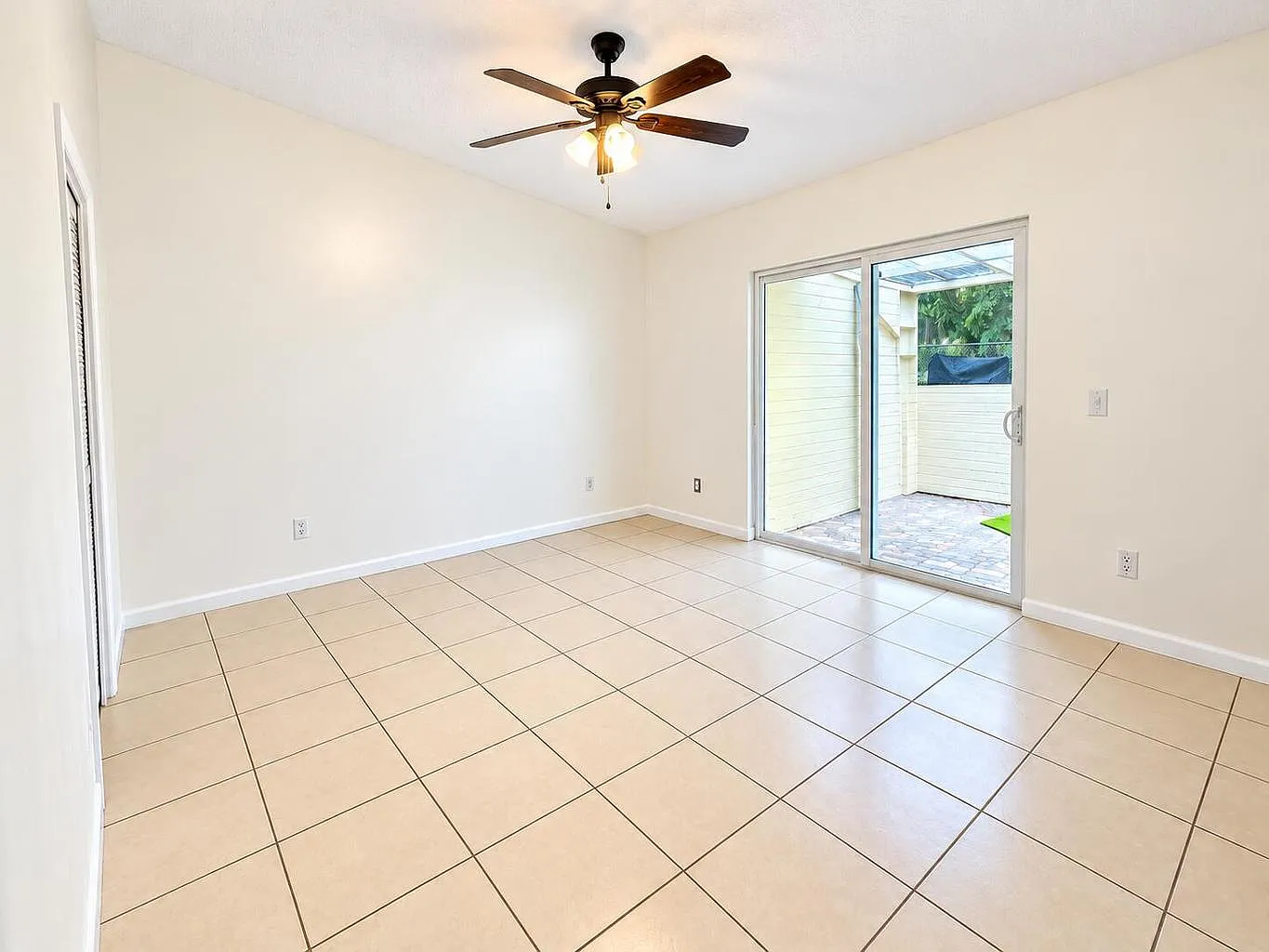 3 bed, 1225 sqft, $2,650 — Photo 4