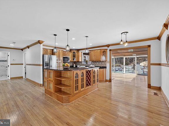 4th image of 4707 Iverson Pl