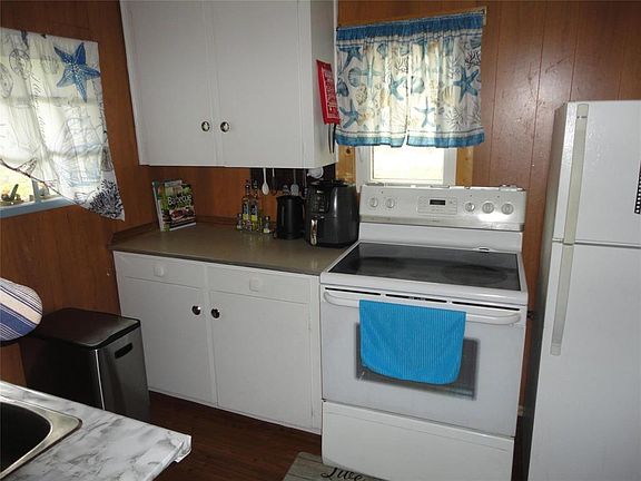 3rd image of 185 6th St