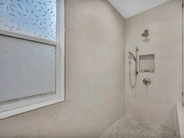 619 Camargue Trl — Photo 27