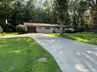 1829 Darbyshire Dr, Defiance, OH 43512
